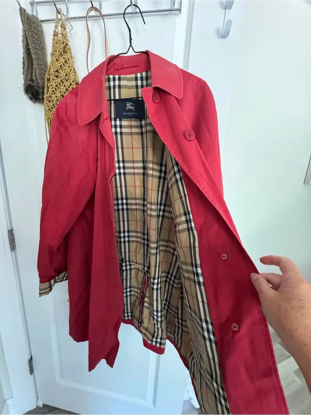 Burberry Red Coat with Signature Nova Check Lining. Trench style - Picture 11 of 14